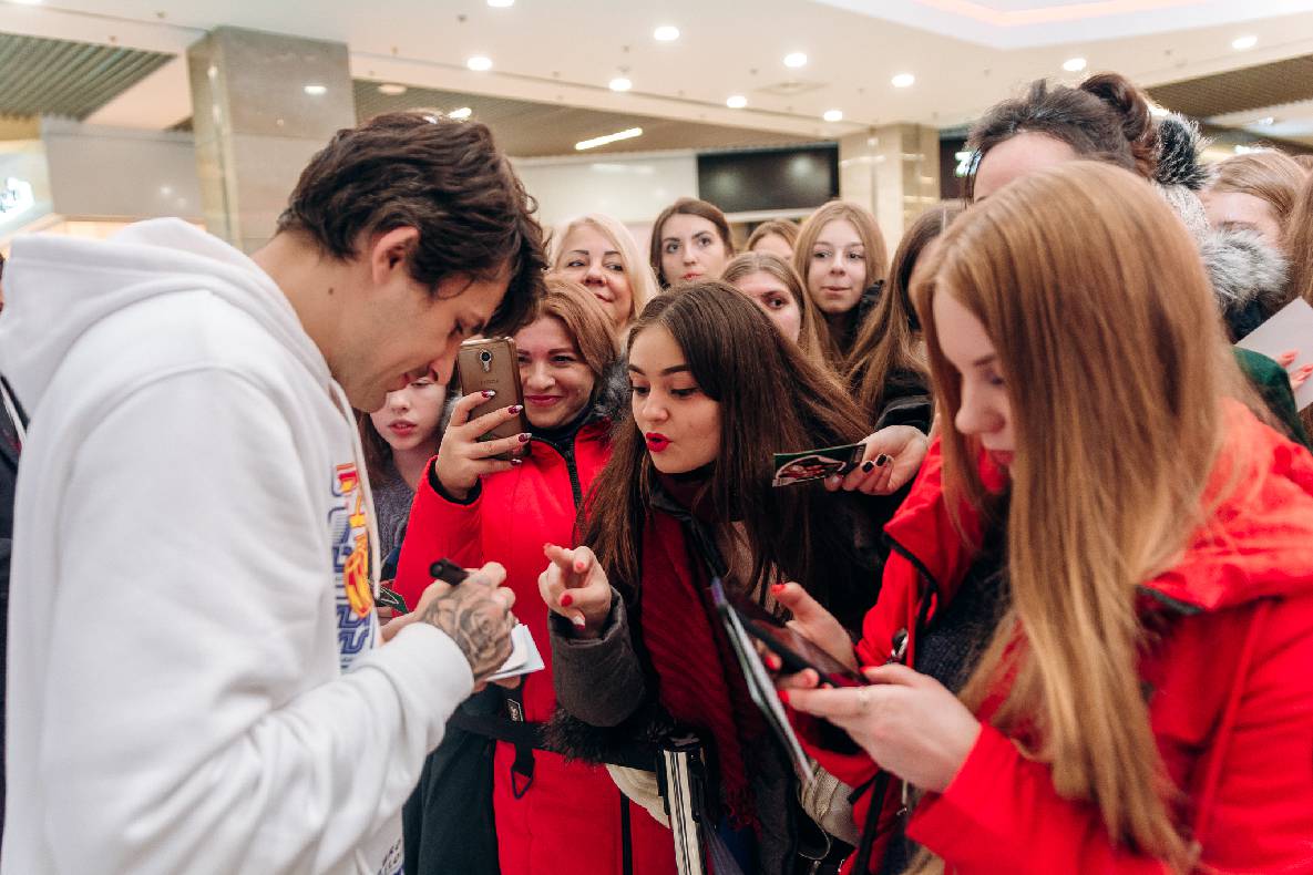 Чорна п&#039;ятниця 2019 — LAUD, автограф-сесія Євгена Кота і Ксенії Мішиной image-180