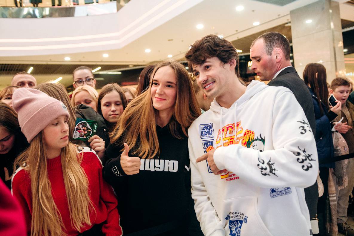 Чорна п&#039;ятниця 2019 — LAUD, автограф-сесія Євгена Кота і Ксенії Мішиной image-183