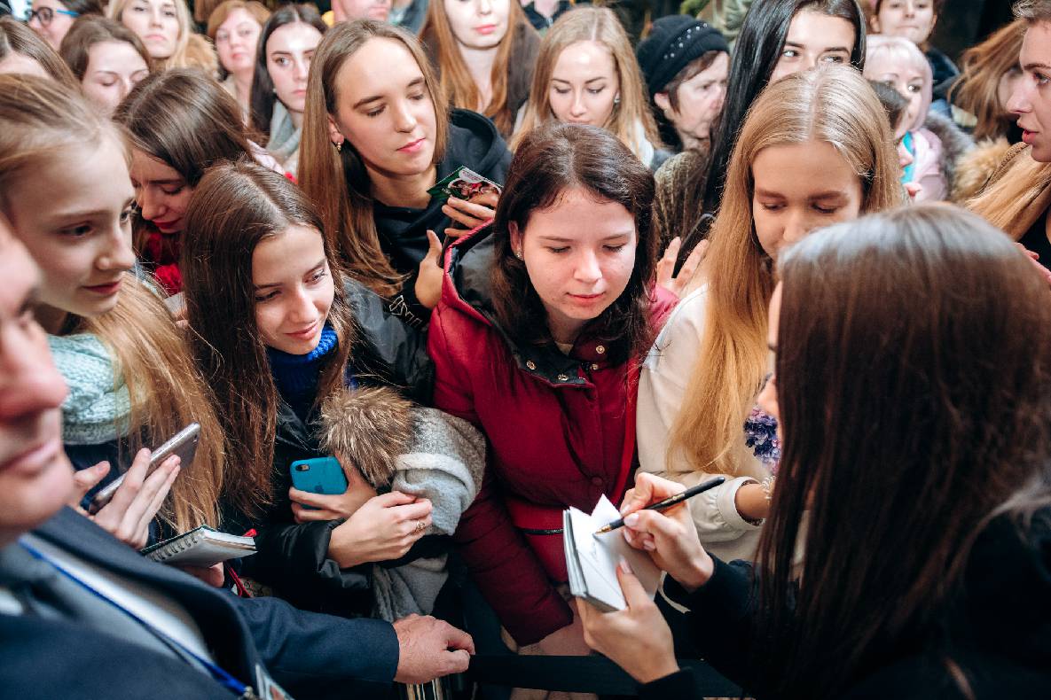 Чорна п&#039;ятниця 2019 — LAUD, автограф-сесія Євгена Кота і Ксенії Мішиной image-184