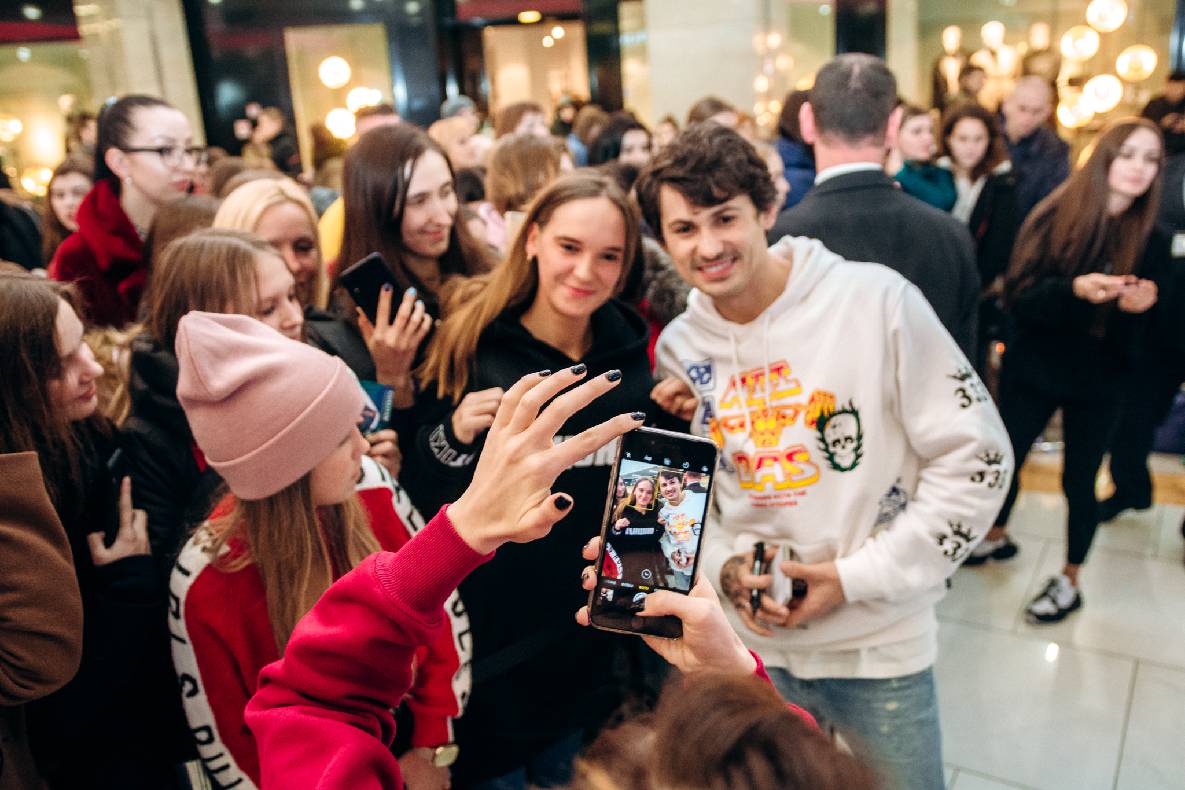 Чорна п&#039;ятниця 2019 — LAUD, автограф-сесія Євгена Кота і Ксенії Мішиной image-189