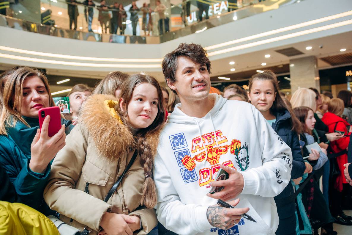 Чорна п&#039;ятниця 2019 — LAUD, автограф-сесія Євгена Кота і Ксенії Мішиной image-196