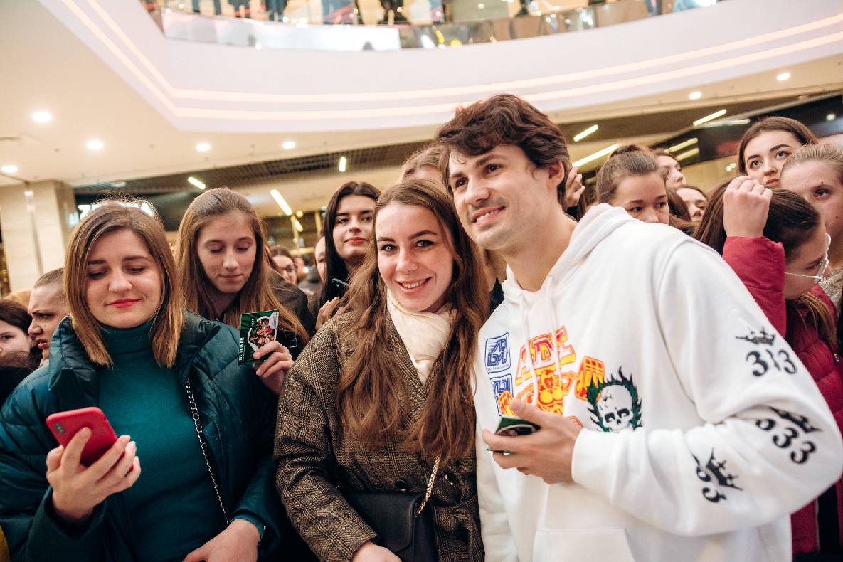 Чорна п&#039;ятниця 2019 — LAUD, автограф-сесія Євгена Кота і Ксенії Мішиной image-197