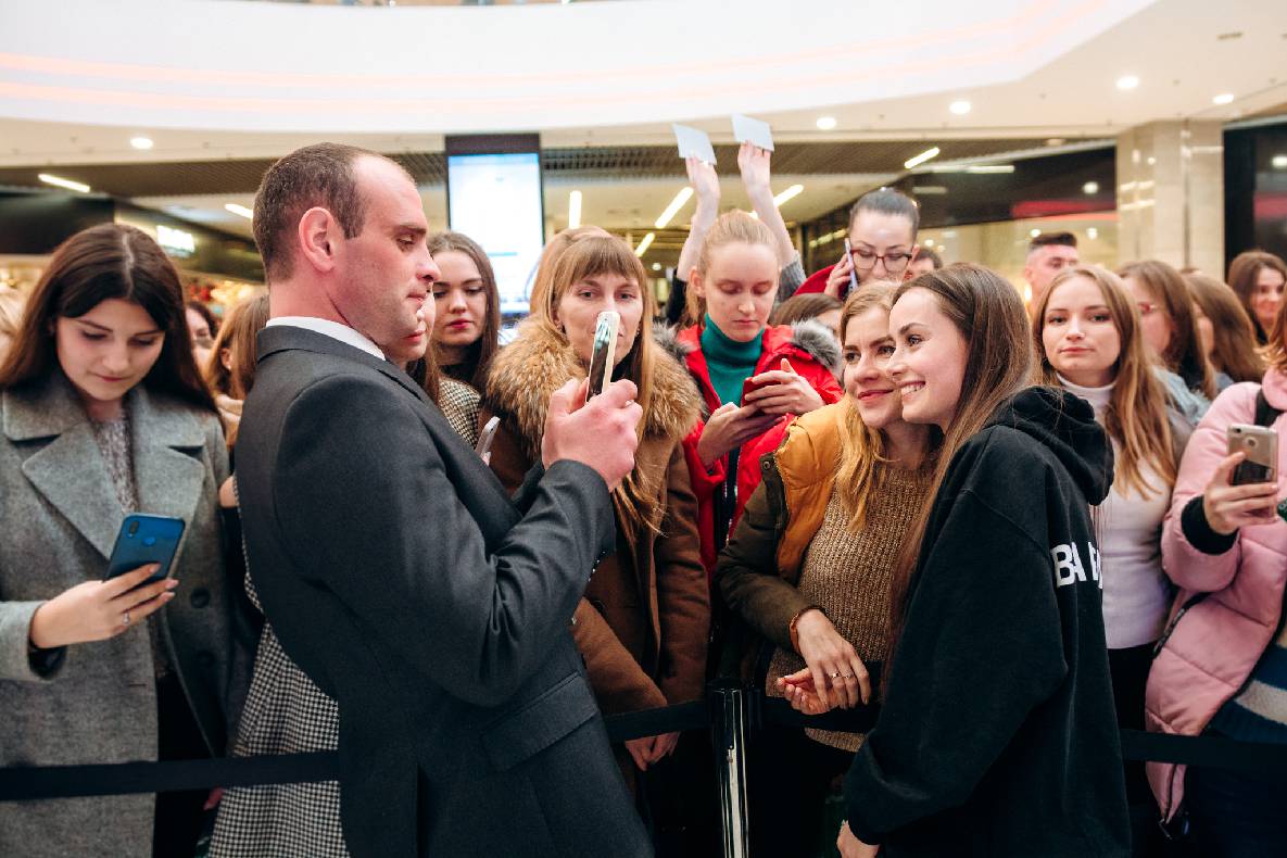Чорна п&#039;ятниця 2019 — LAUD, автограф-сесія Євгена Кота і Ксенії Мішиной image-199