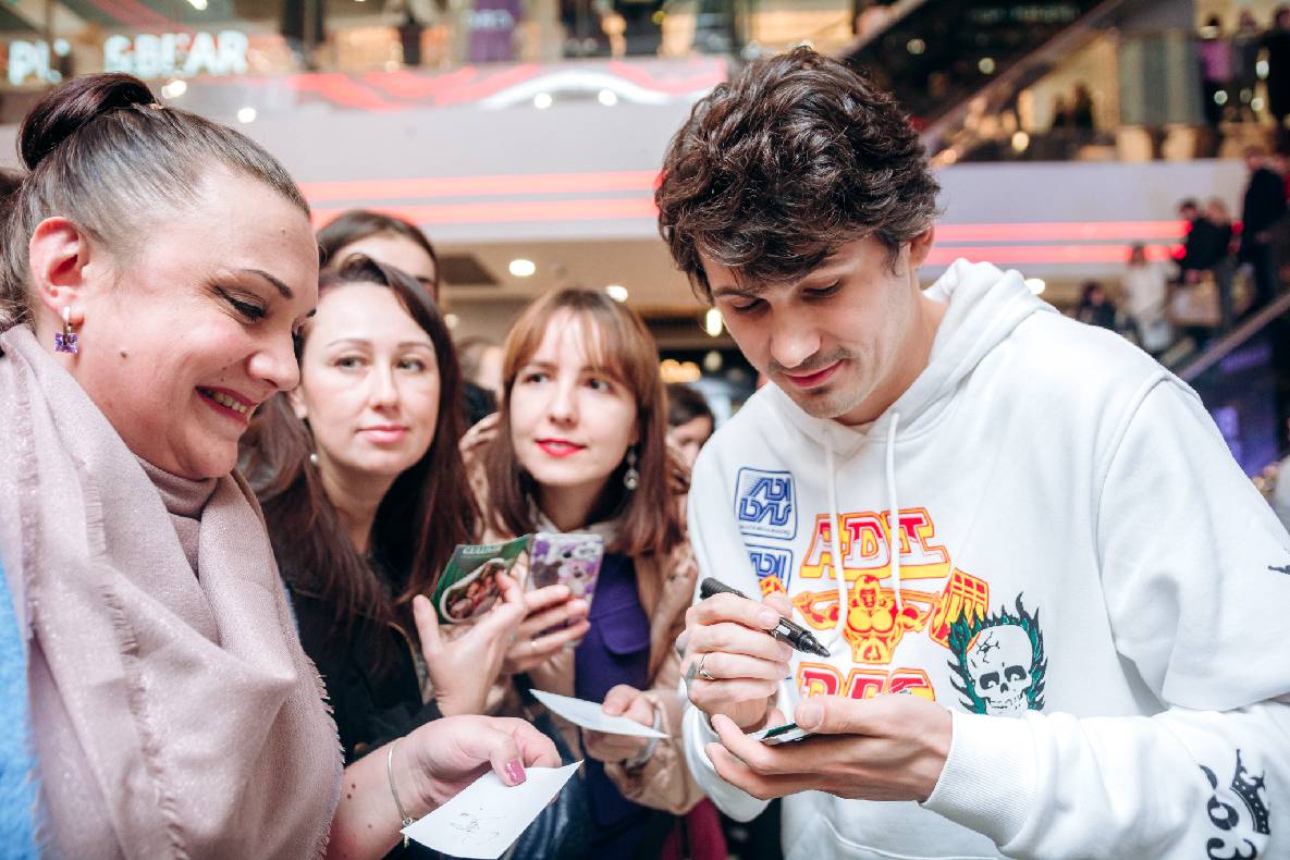 Чорна п&#039;ятниця 2019 — LAUD, автограф-сесія Євгена Кота і Ксенії Мішиной image-201