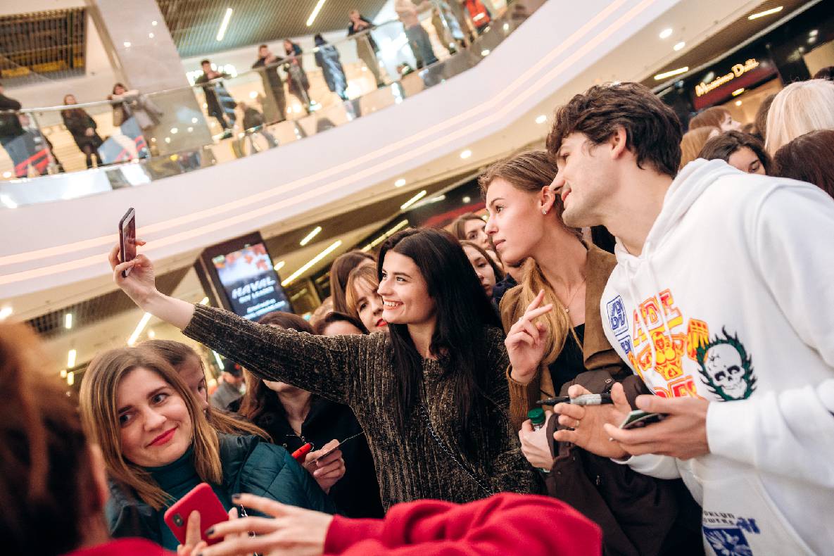 Чорна п&#039;ятниця 2019 — LAUD, автограф-сесія Євгена Кота і Ксенії Мішиной image-203