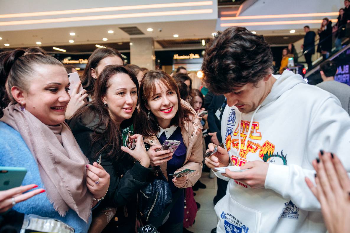 Чорна п&#039;ятниця 2019 — LAUD, автограф-сесія Євгена Кота і Ксенії Мішиной image-204