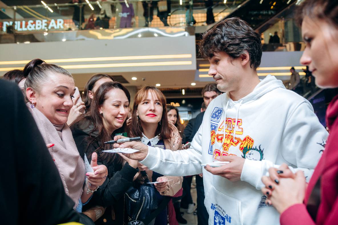 Чорна п&#039;ятниця 2019 — LAUD, автограф-сесія Євгена Кота і Ксенії Мішиной image-209