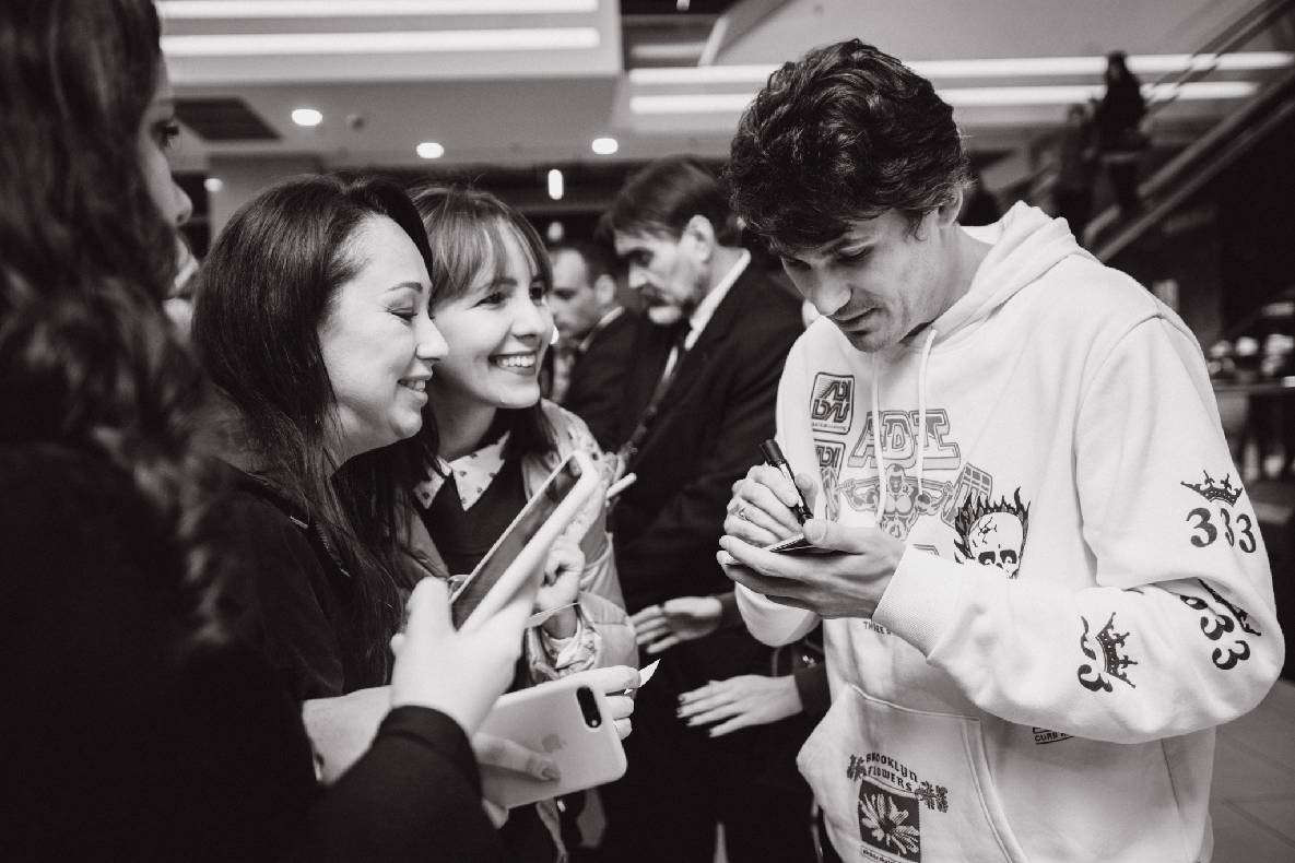 Чорна п&#039;ятниця 2019 — LAUD, автограф-сесія Євгена Кота і Ксенії Мішиной image-210