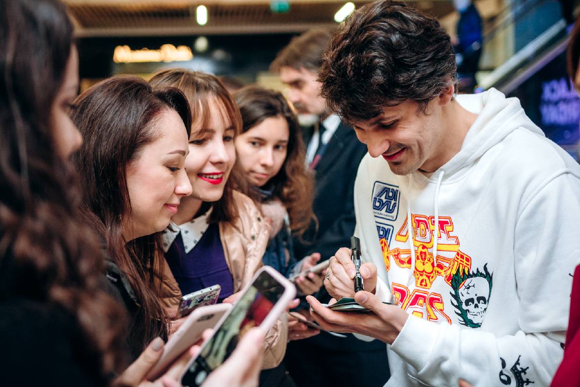 Чорна п&#039;ятниця 2019 — LAUD, автограф-сесія Євгена Кота і Ксенії Мішиной image-212