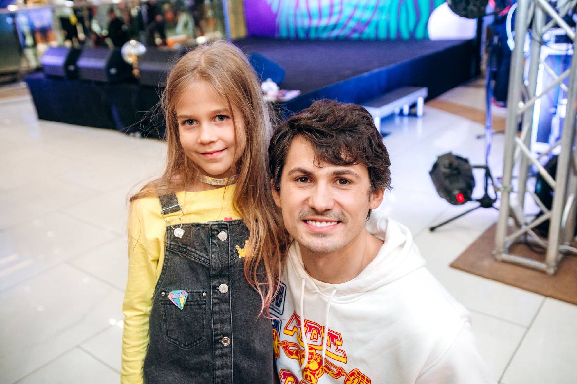 Чорна п&#039;ятниця 2019 — LAUD, автограф-сесія Євгена Кота і Ксенії Мішиной image-211