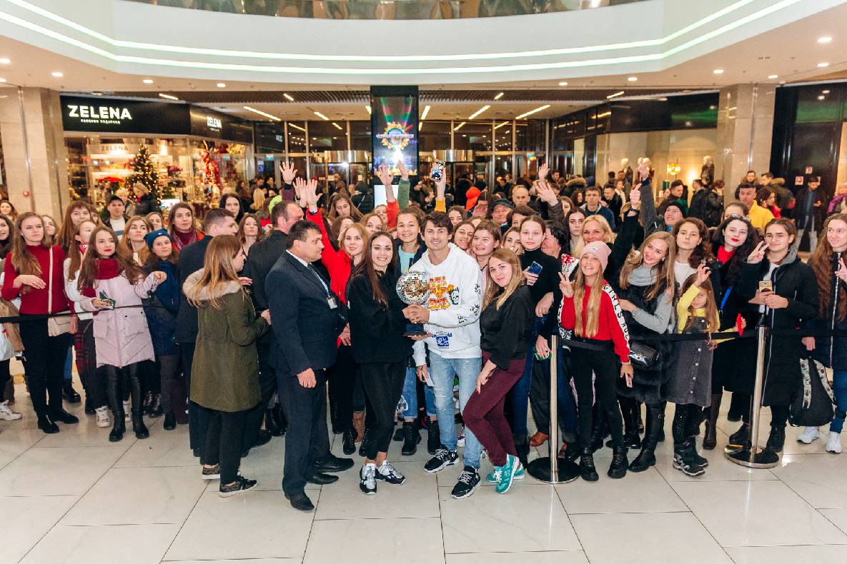 Чорна п&#039;ятниця 2019 — LAUD, автограф-сесія Євгена Кота і Ксенії Мішиной image-216