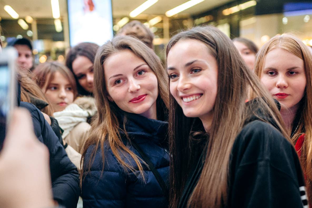 Чорна п&#039;ятниця 2019 — LAUD, автограф-сесія Євгена Кота і Ксенії Мішиной image-218