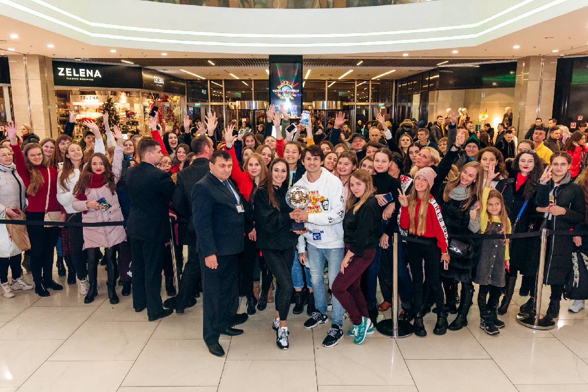 Чорна п&#039;ятниця 2019 — LAUD, автограф-сесія Євгена Кота і Ксенії Мішиной image-226