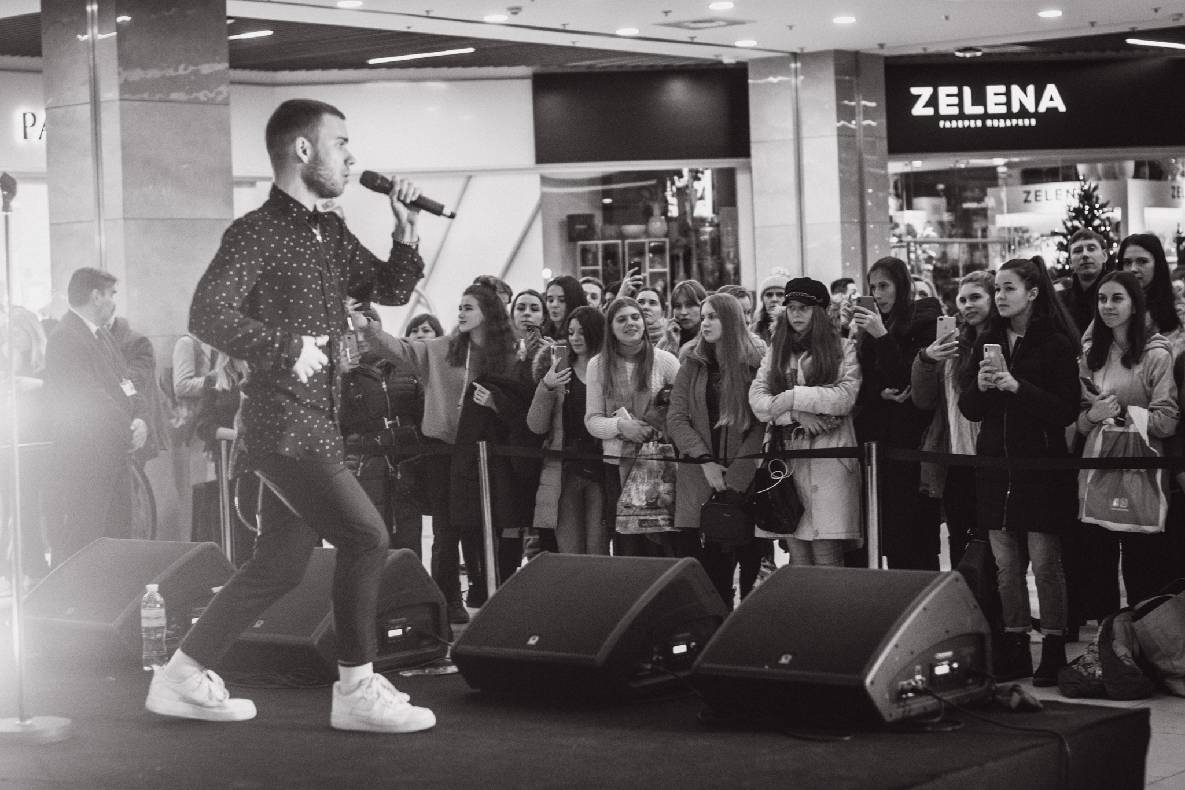 Чорна п&#039;ятниця 2019 — LAUD, автограф-сесія Євгена Кота і Ксенії Мішиной image-227