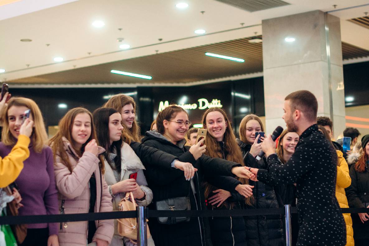 Чорна п&#039;ятниця 2019 — LAUD, автограф-сесія Євгена Кота і Ксенії Мішиной image-239