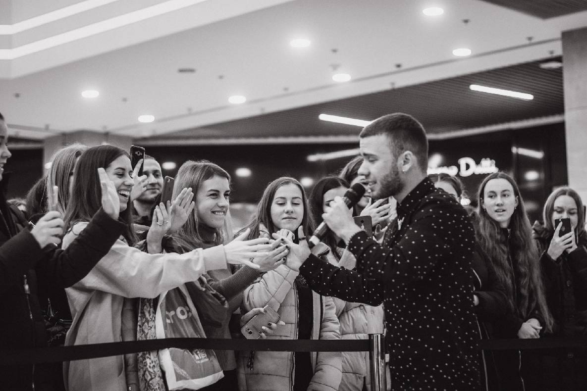 Чорна п&#039;ятниця 2019 — LAUD, автограф-сесія Євгена Кота і Ксенії Мішиной image-241