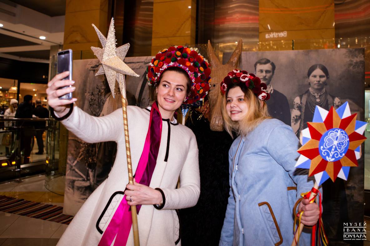 Заселфиться по-традиционному, или Как отметили Международный день музейных Селфи в Музее Ивана Гончара image-5