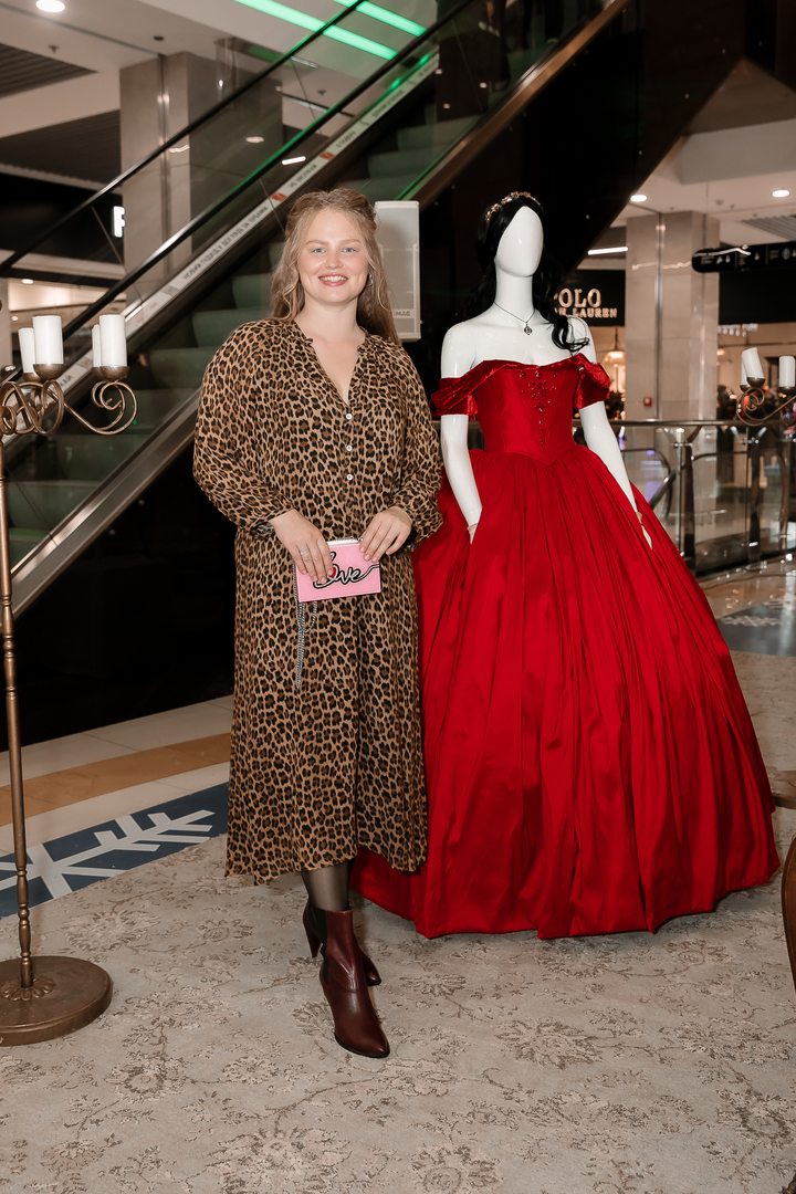 Произошла презентация картин и автограф-сессия акторов сериала “Кофе с Кардамоном” image-3