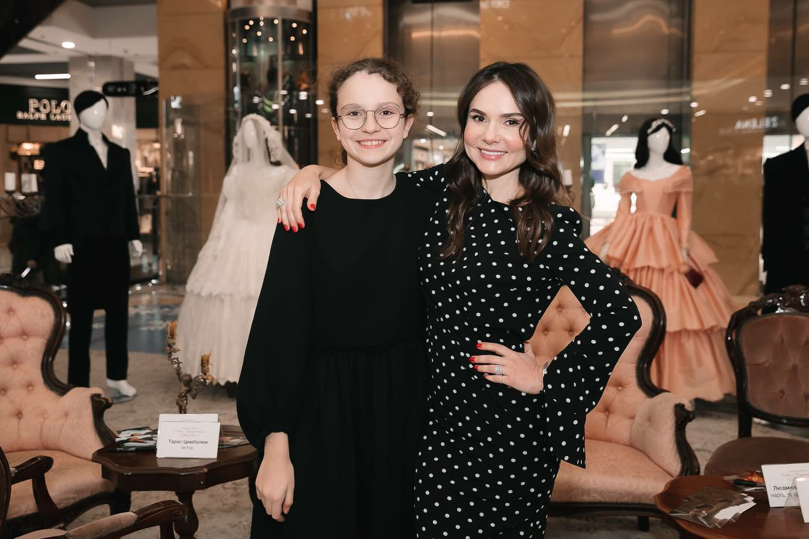 Произошла презентация картин и автограф-сессия акторов сериала “Кофе с Кардамоном” image-7