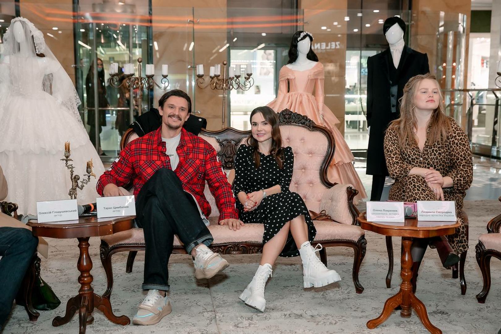 Произошла презентация картин и автограф-сессия акторов сериала “Кофе с Кардамоном” image-8