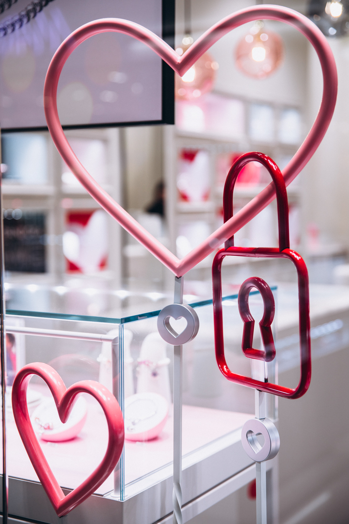 Love is Gulliver image-9