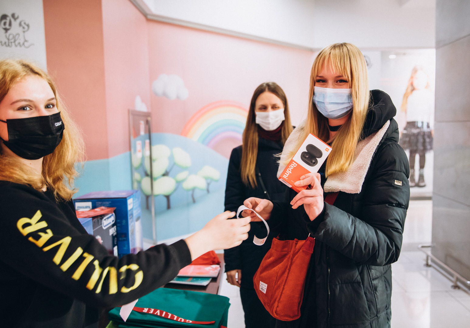 Love is Gulliver image-10