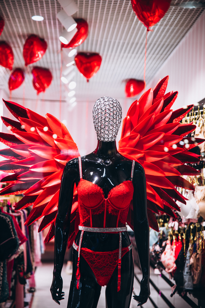 Love is Gulliver image-13