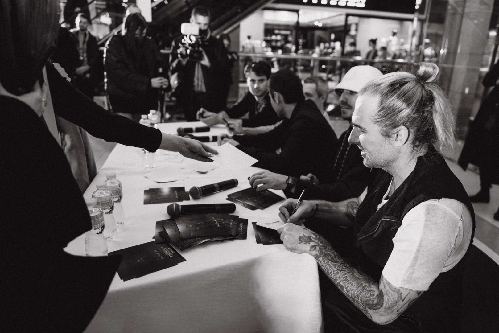 An autograph session of the Okean Elzy and Kalush image-19