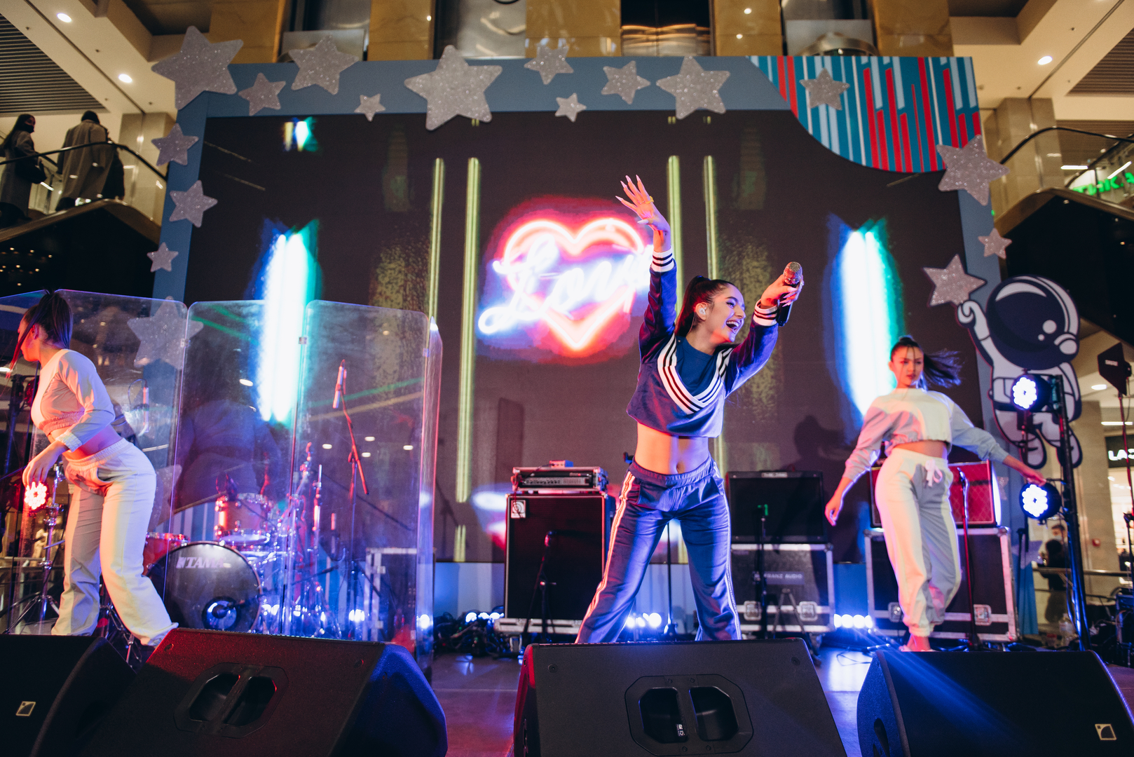 Gulliver&#039;s 8th Birthday is Just Space! image-21