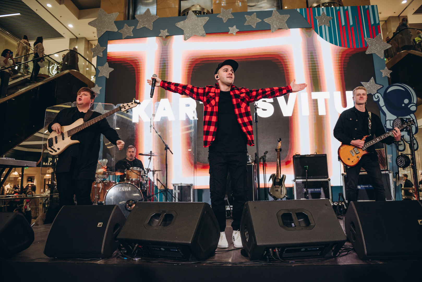 Gulliver&#039;s 8th Birthday is Just Space! image-34