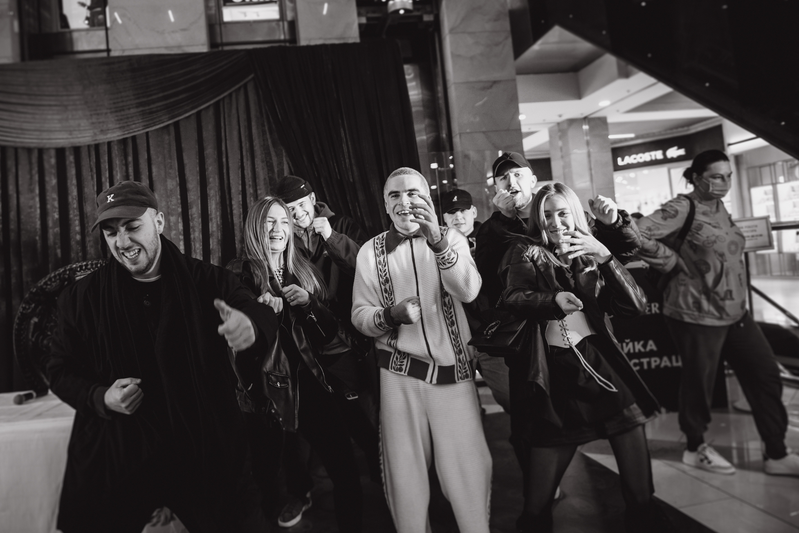 Автограф сессия с WELLBOY в Gulliver! image-0