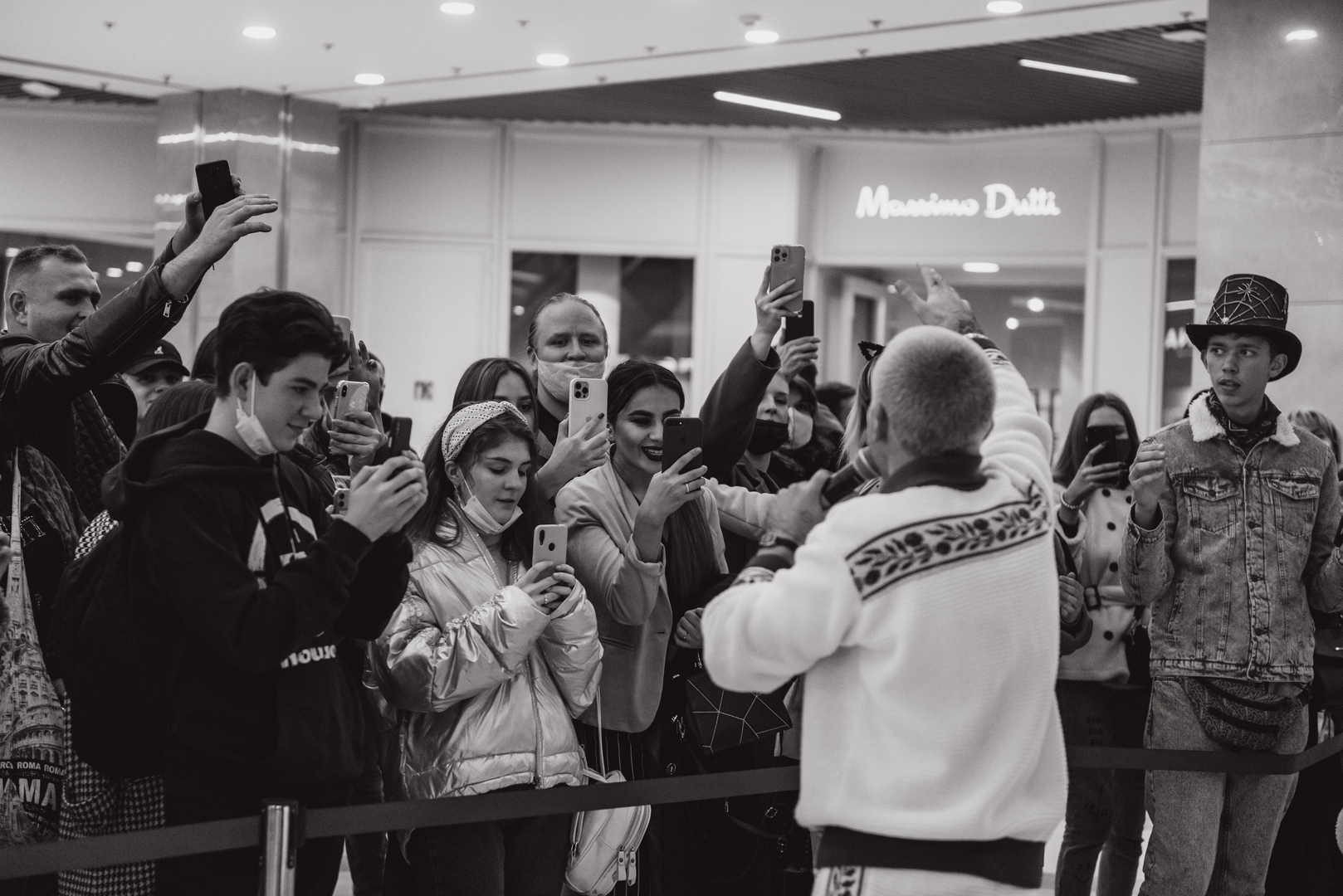 Автограф сессия с WELLBOY в Gulliver! image-2