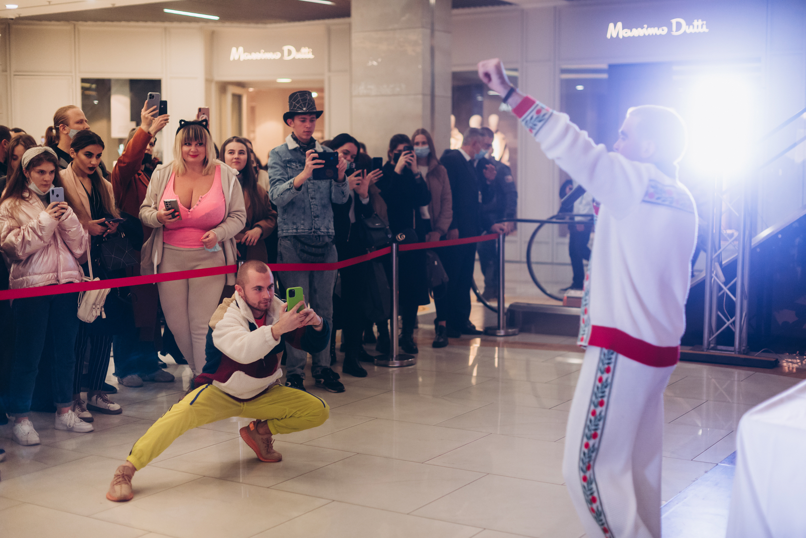 Автограф сессия с WELLBOY в Gulliver! image-3