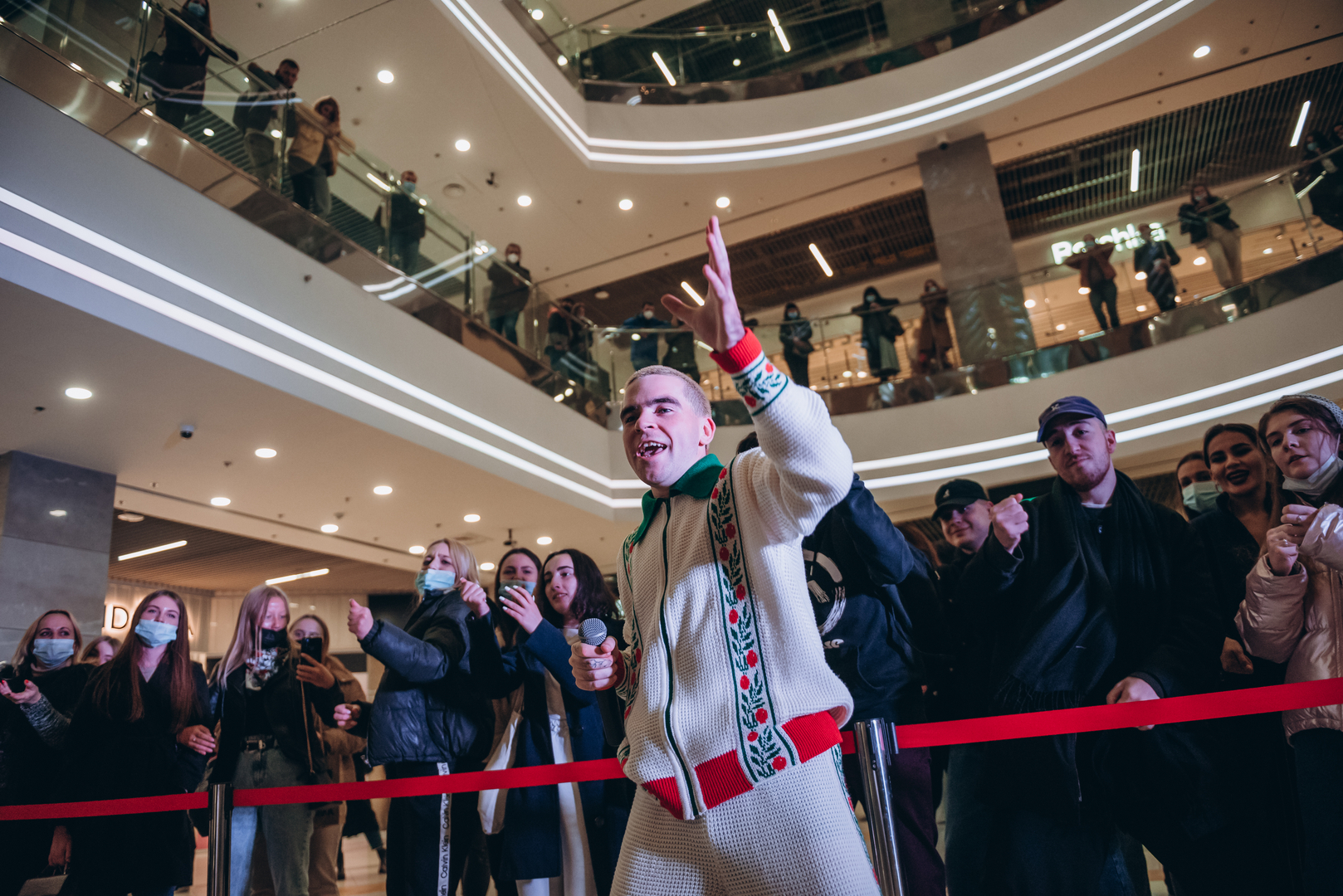 Автограф сессия с WELLBOY в Gulliver! image-6