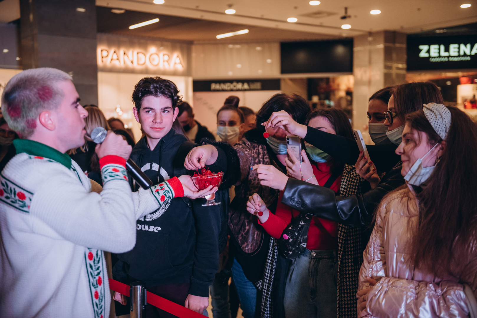 Автограф сессия с WELLBOY в Gulliver! image-7