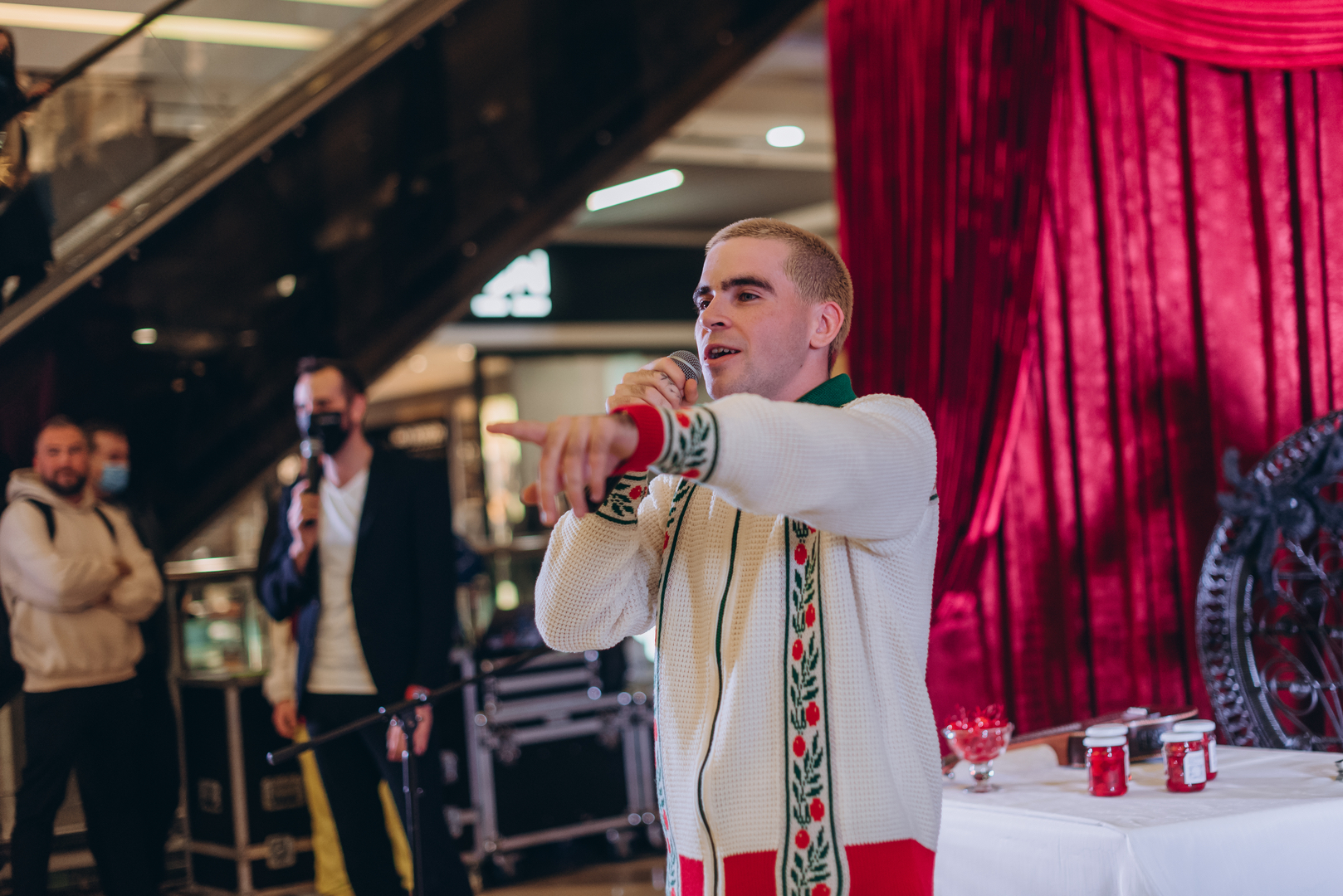 Автограф сессия с WELLBOY в Gulliver! image-9