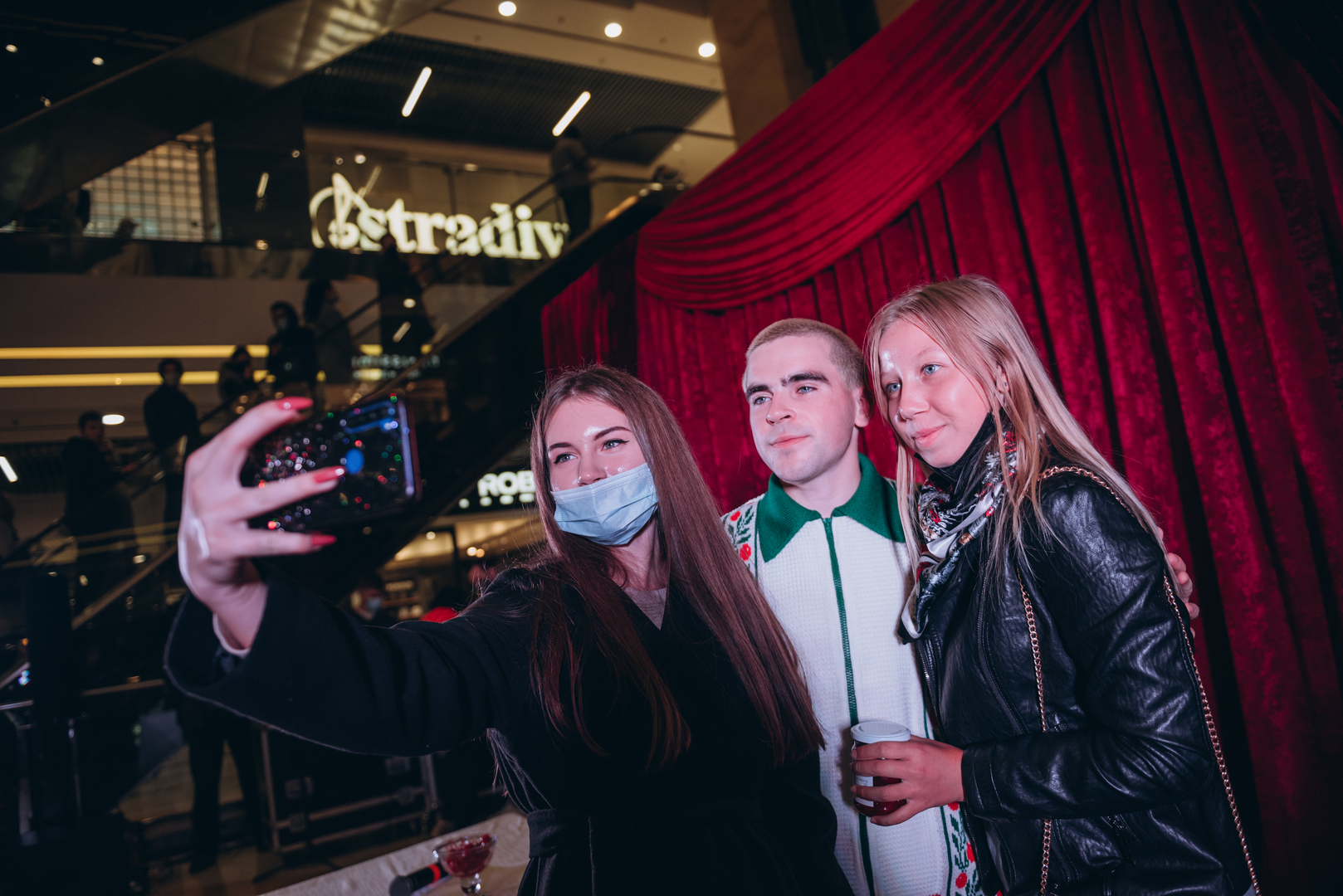 Автограф сессия с WELLBOY в Gulliver! image-11