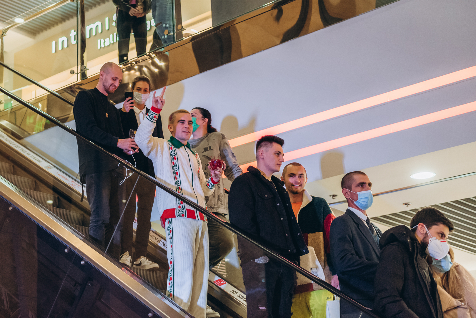 Автограф сессия с WELLBOY в Gulliver! image-12