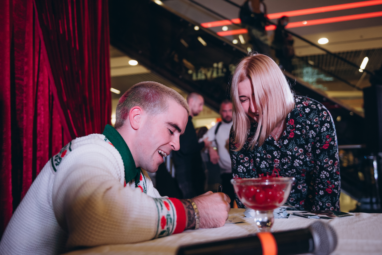 Автограф сессия с WELLBOY в Gulliver! image-13