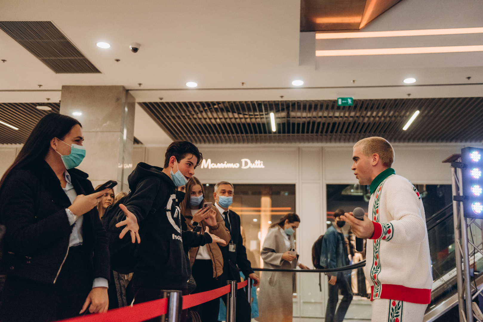 Автограф сессия с WELLBOY в Gulliver! image-14