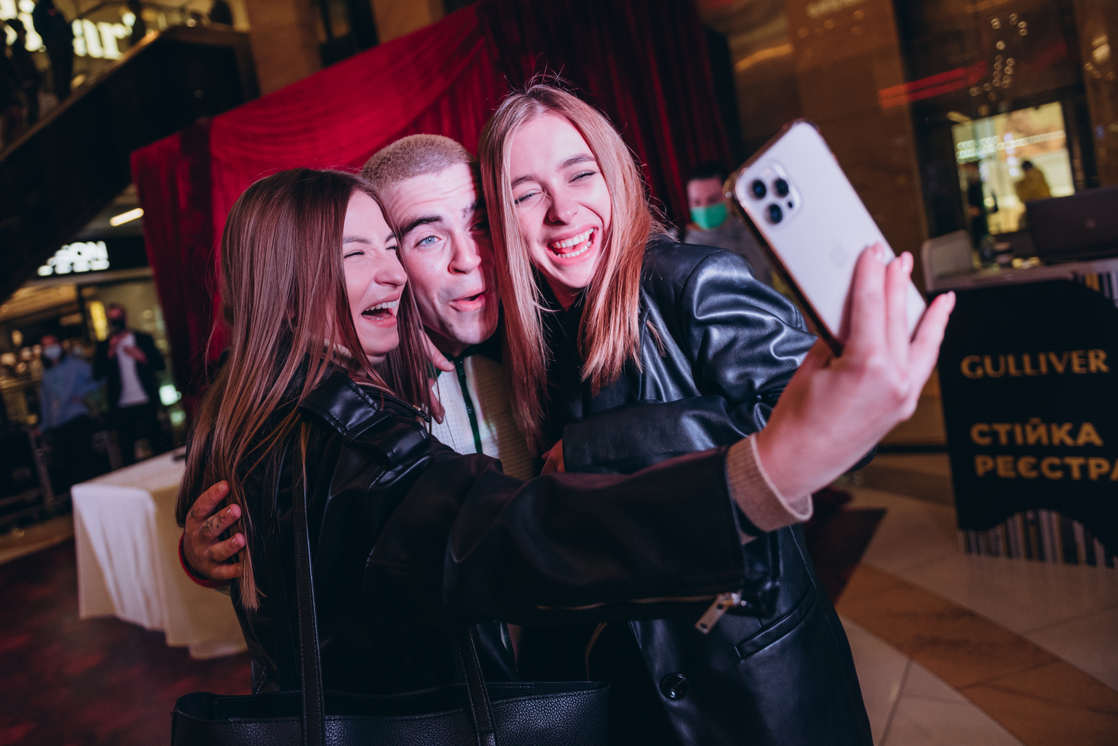 Автограф сессия с WELLBOY в Gulliver! image-17