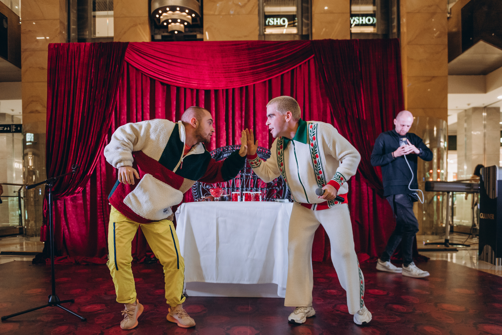 Автограф сессия с WELLBOY в Gulliver! image-35