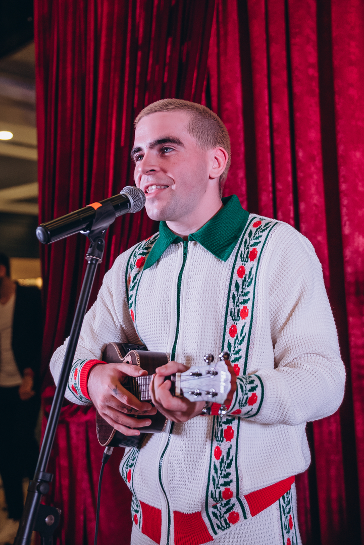 Автограф сессия с WELLBOY в Gulliver! image-40