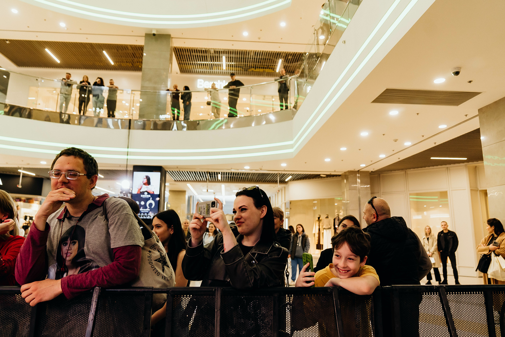 Зірковий весняний концерт  image-106