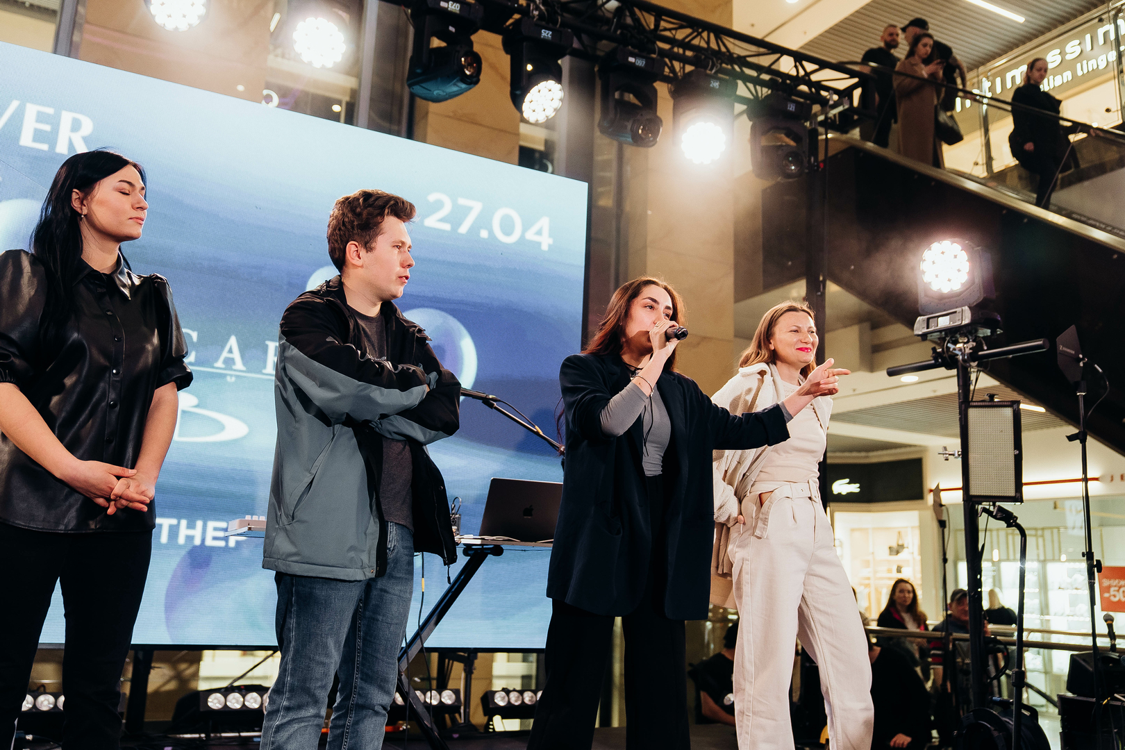 Зірковий весняний концерт  image-110