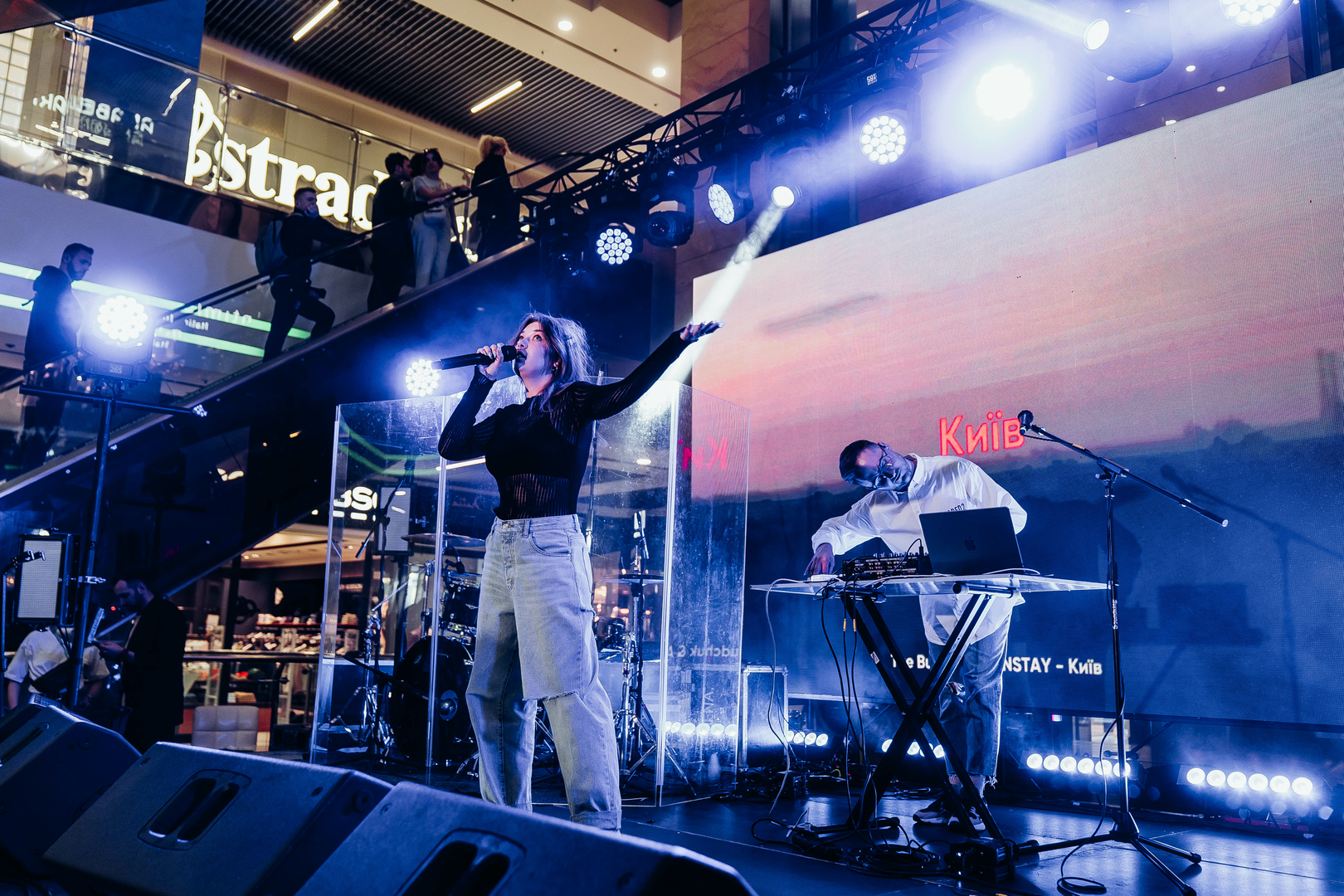 Зірковий весняний концерт  image-145