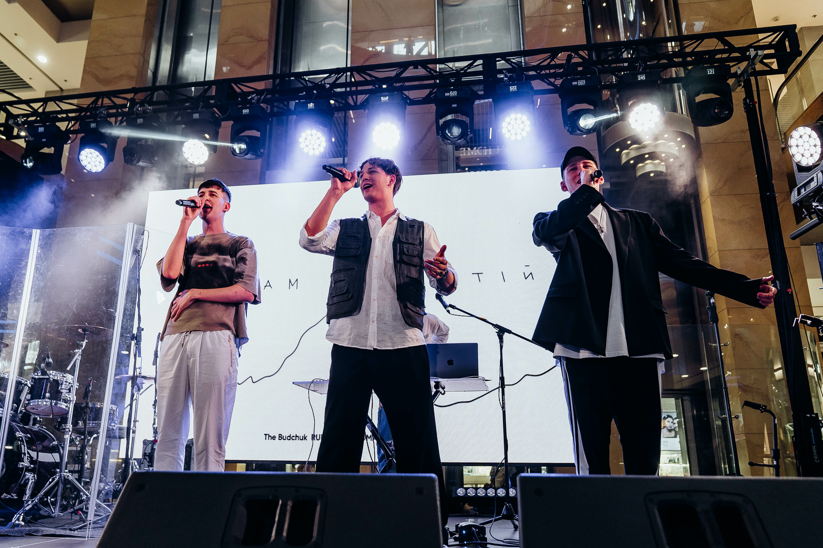 Зірковий весняний концерт  image-149