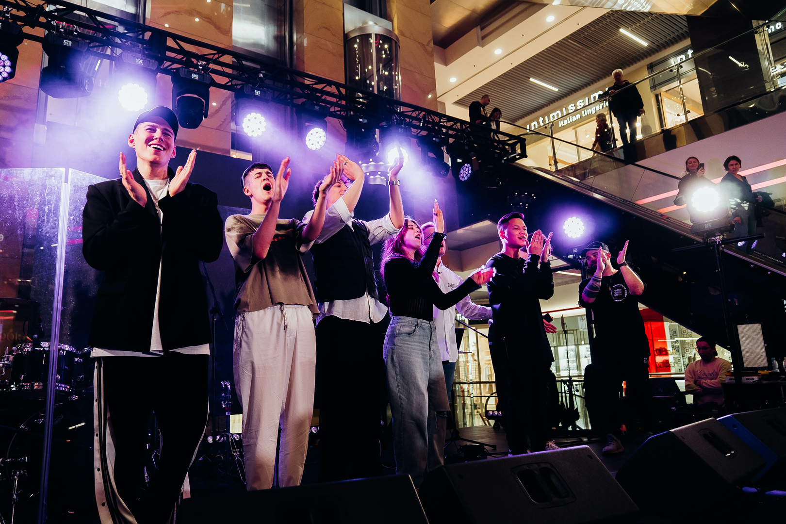 Зірковий весняний концерт  image-158