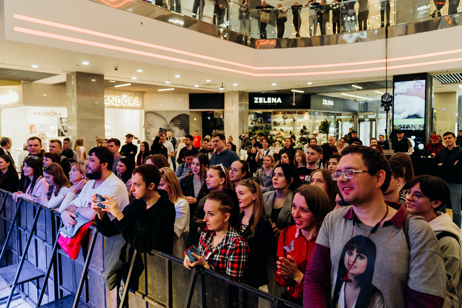 Зірковий весняний концерт  image-168