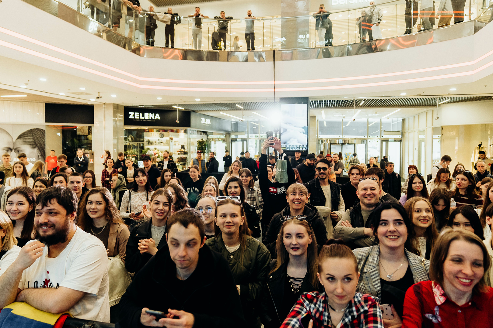 Зірковий весняний концерт  image-180